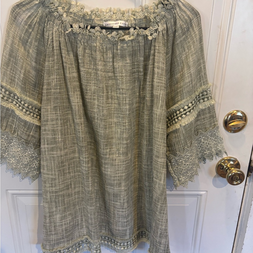 Elegant Lace Trim Blouse in Green